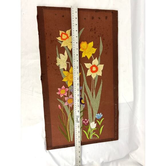 VTG Crewel Floral Daffodil Paragon Needlepoint 70s Unframed Wall Art 14"x24" - Picture 11 of 12
